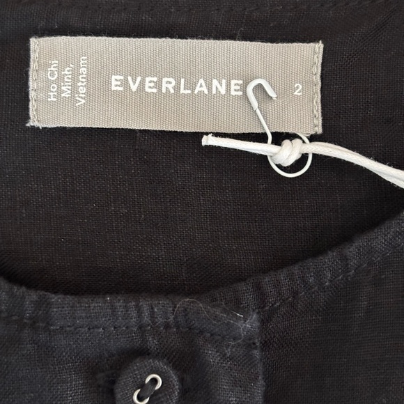 Everlane Popover Shirt in Linen - Picture 9 of 13